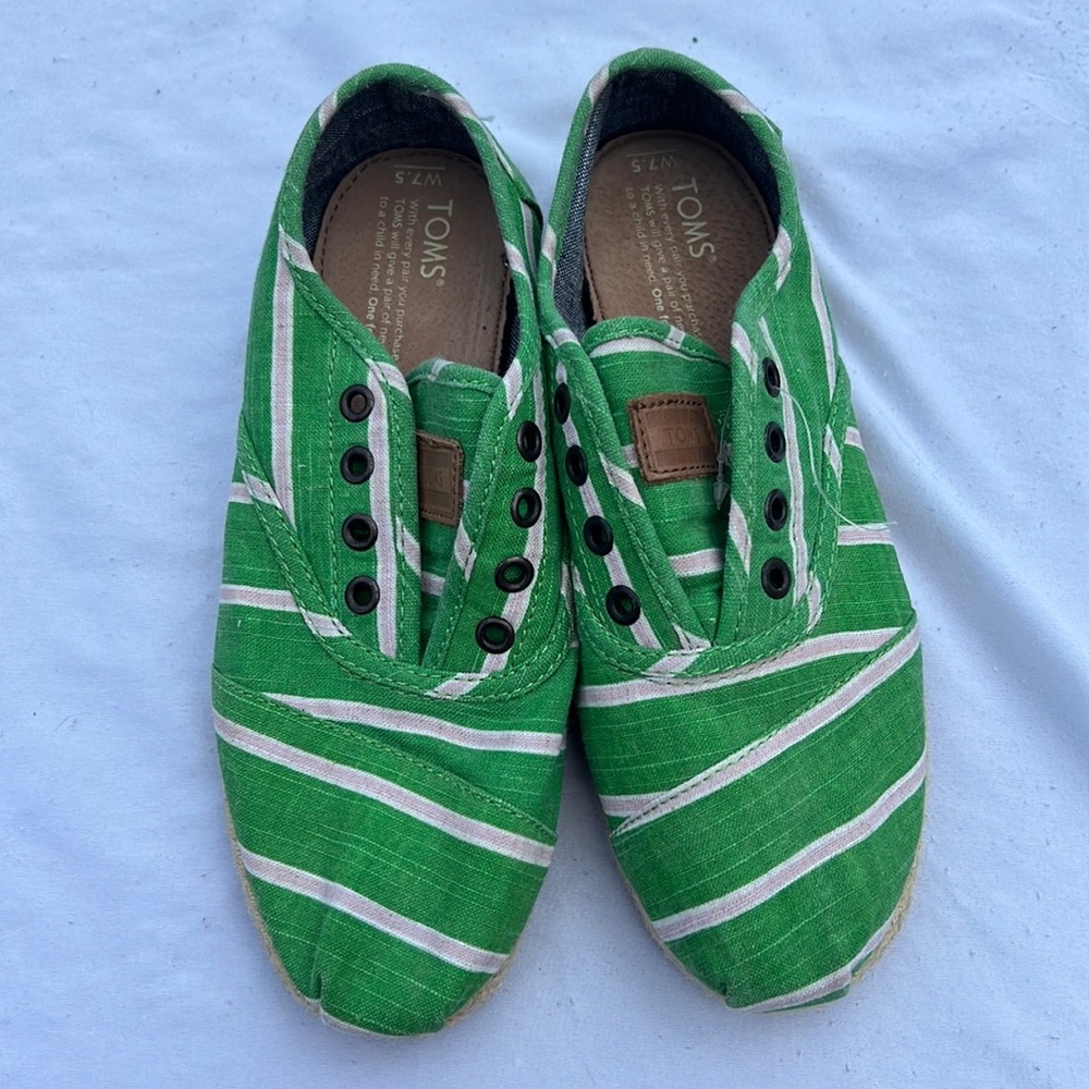 NWOT Green-Striped Classic Cordones Toms